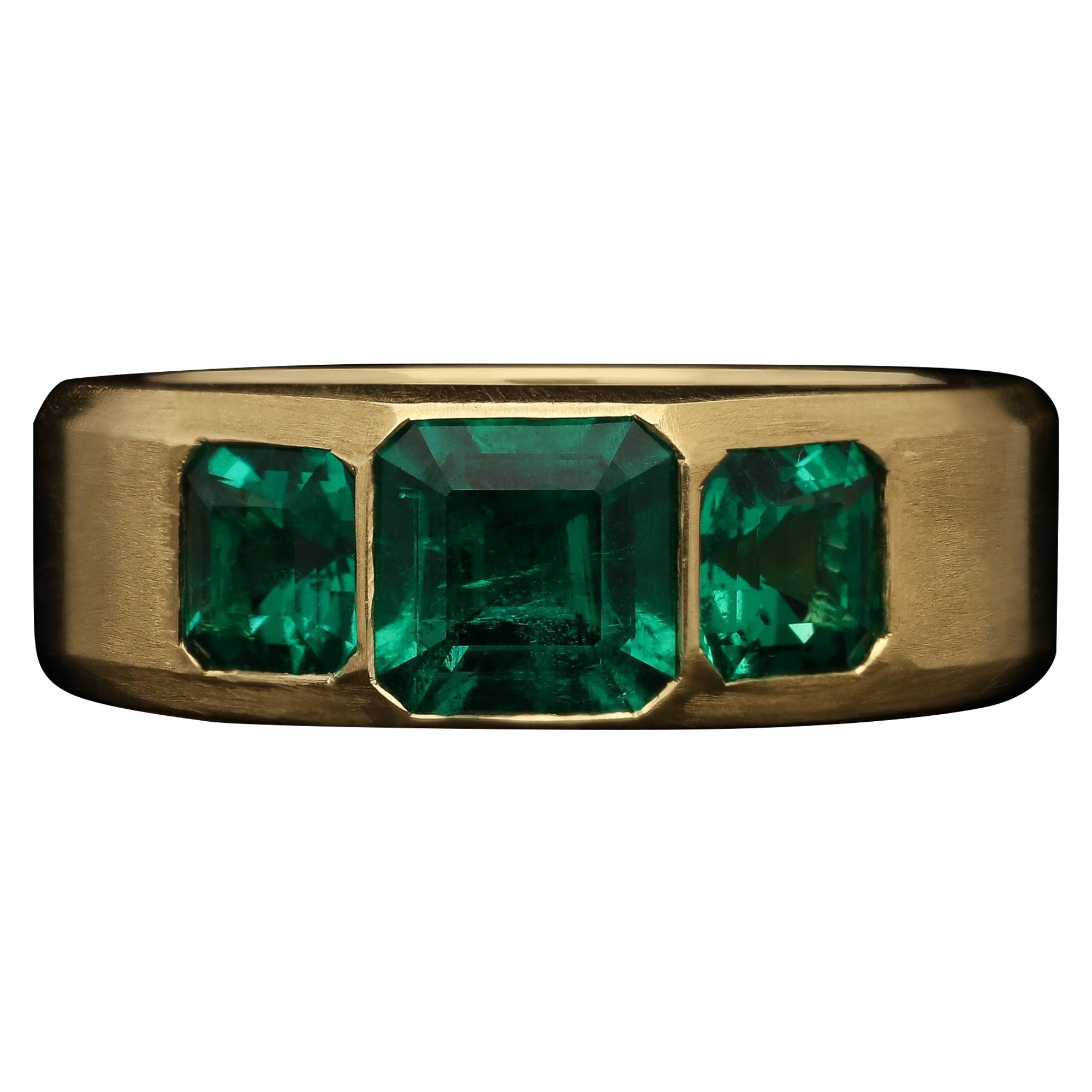 Hancocks 1.54ct Colombian Emerald and 18ct Gold Three Stone Ring For Sale