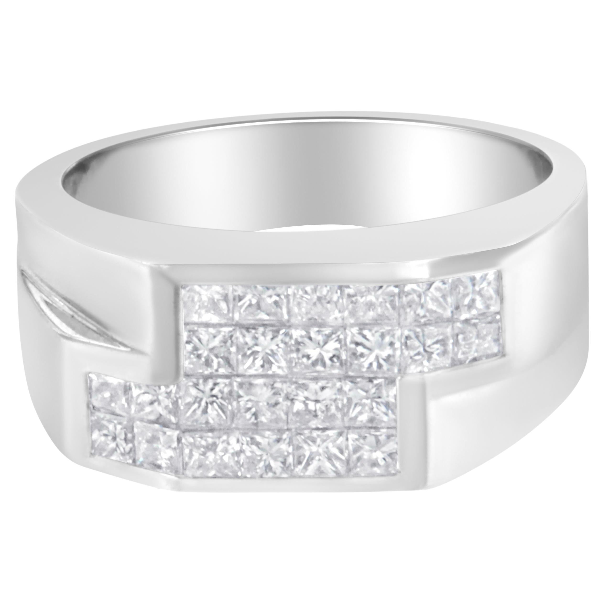 14K White Gold 1 3/4 Carat Diamond Cluster Ring For Sale