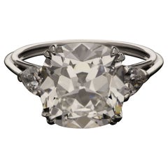 Anillo de diamantes talla brillante 4,63 ct Mina Antigua con hombros en forma de pera