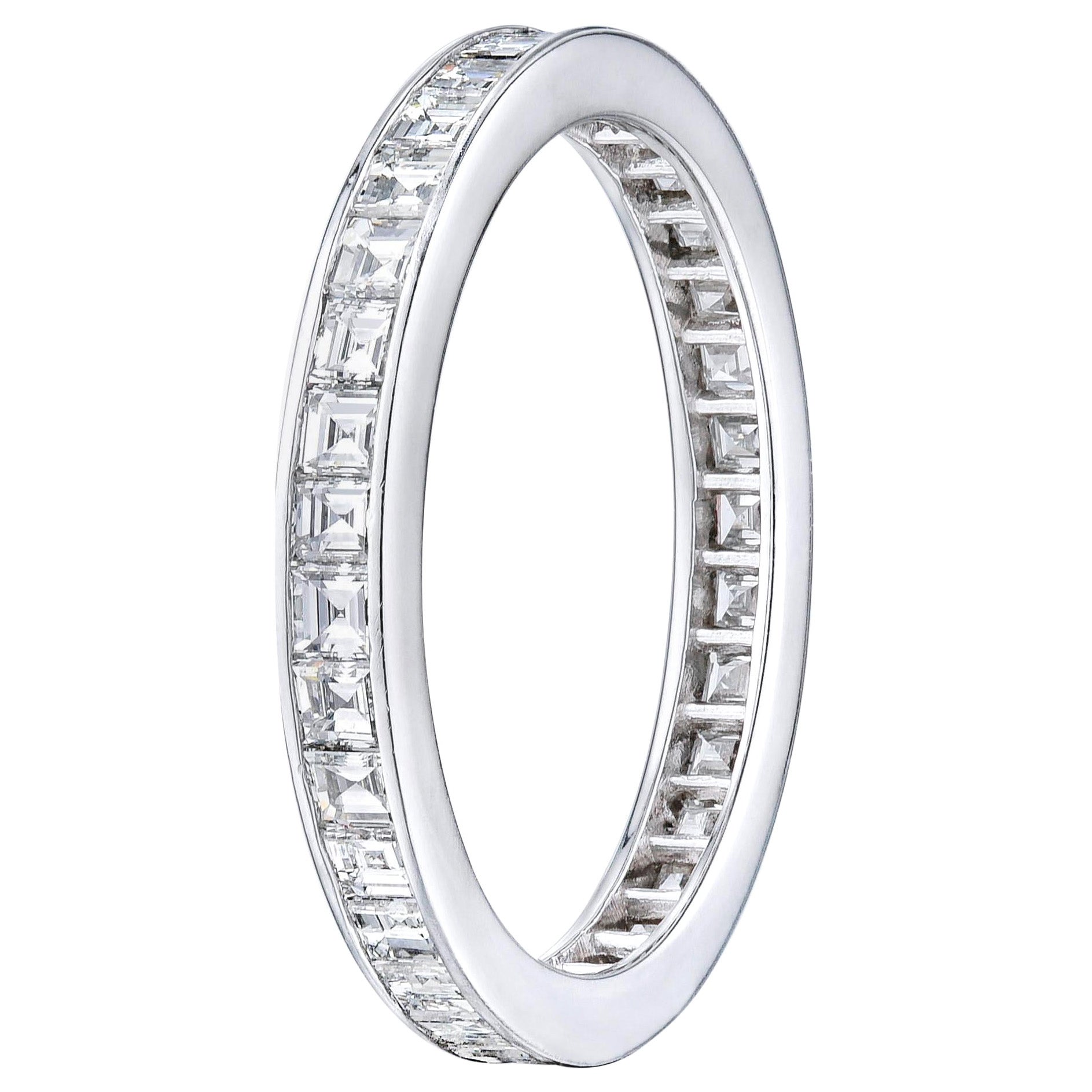 Anneau d'éternité de mariage en platine serti d'un diamant de 1,50 carat serti en bande en vente