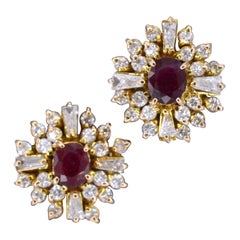 Orecchini in oro giallo con rubino e diamante