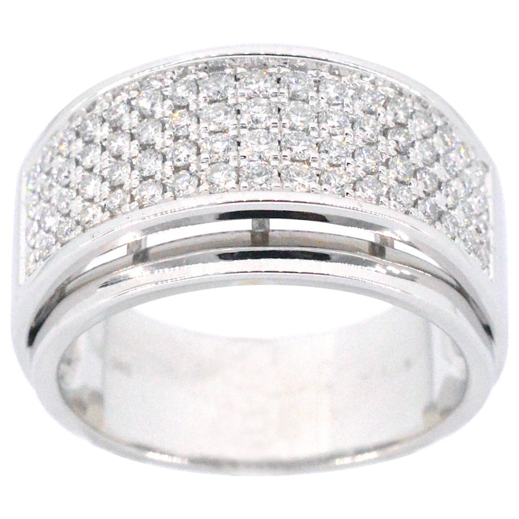 White gold ring with diamonds For Sale