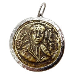 Pendentif pièce de monnaie byzantine en bronze et monture en or blanc 14K