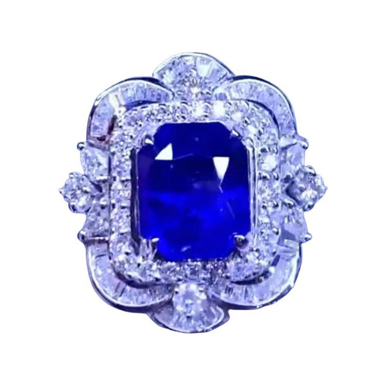 Certified Ct 7, 67 of Royal Blue Sapphire and Diamonds on Ring For Sale