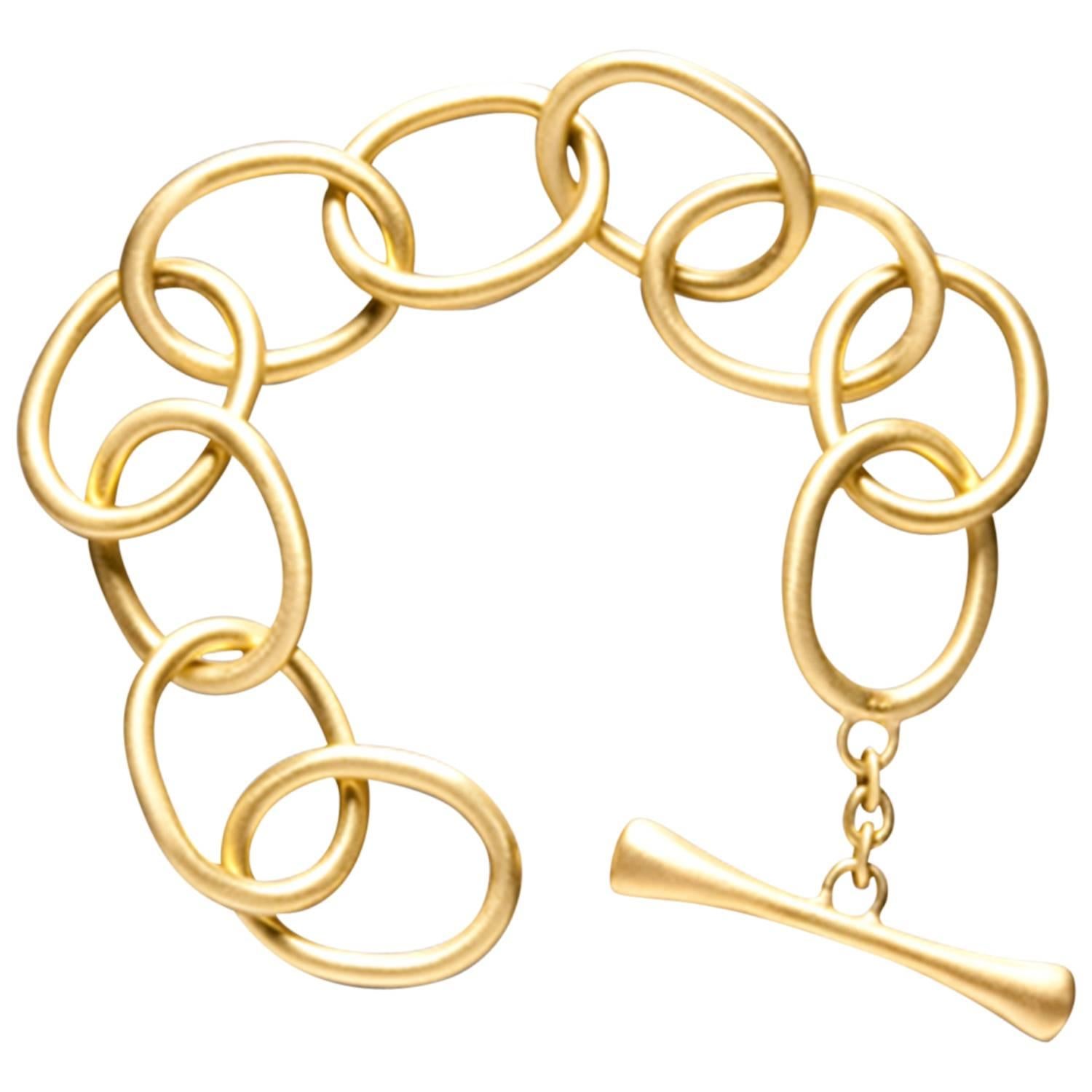 Faye Kim 18k Gold Handcrafted Oversized Gold Link Toggle Bracelet
