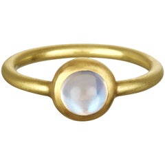 Faye Kim 18k Gold Round Ceylon Moonstone Ring