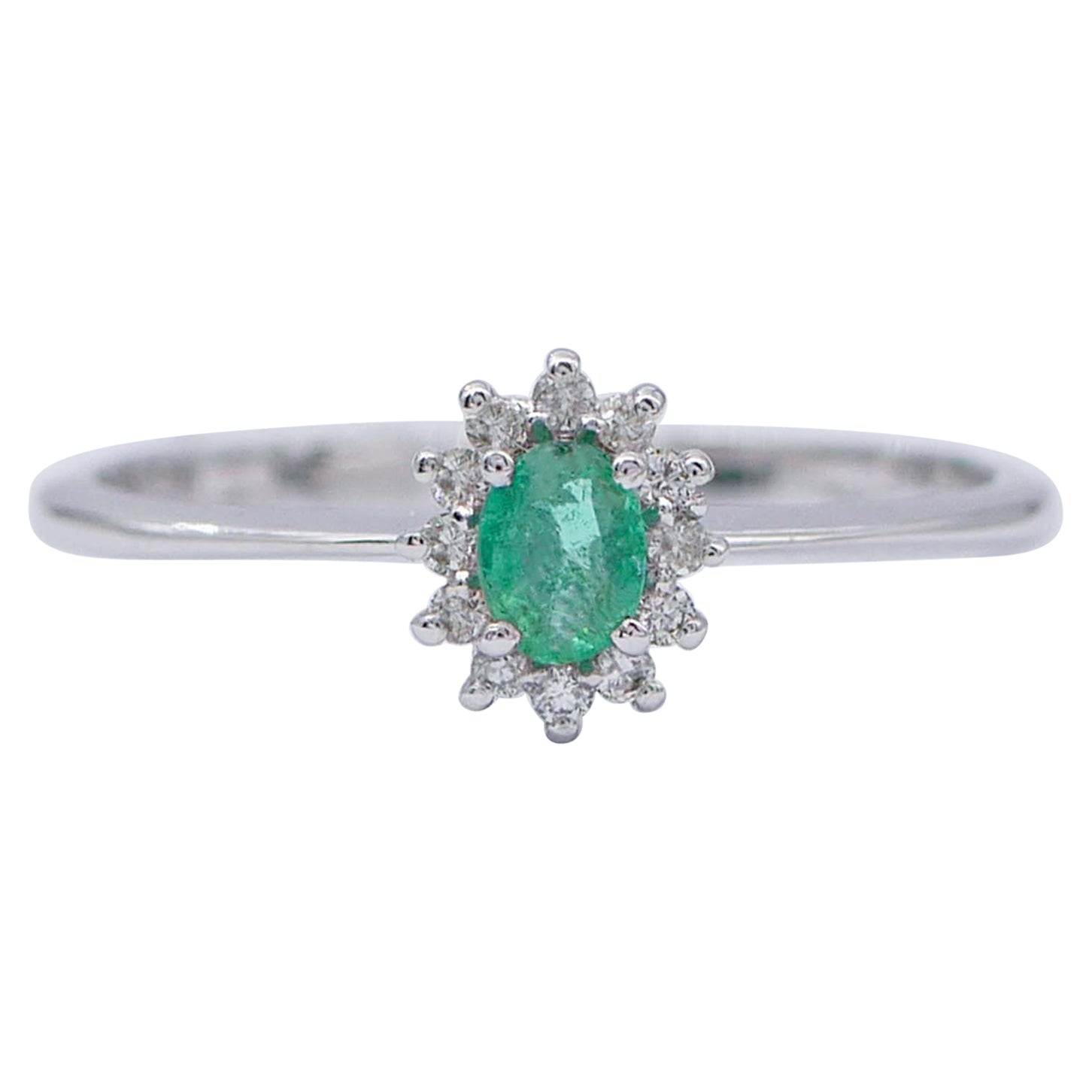 Emerald, Diamonds, 18 Karat White Gold Modern Ring