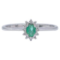 Emerald, Diamonds, 18 Karat White Gold Modern Ring