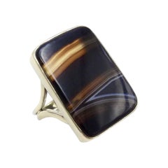 Bague de table rectangulaire victorienne en or 14 carats et agate avec bandes