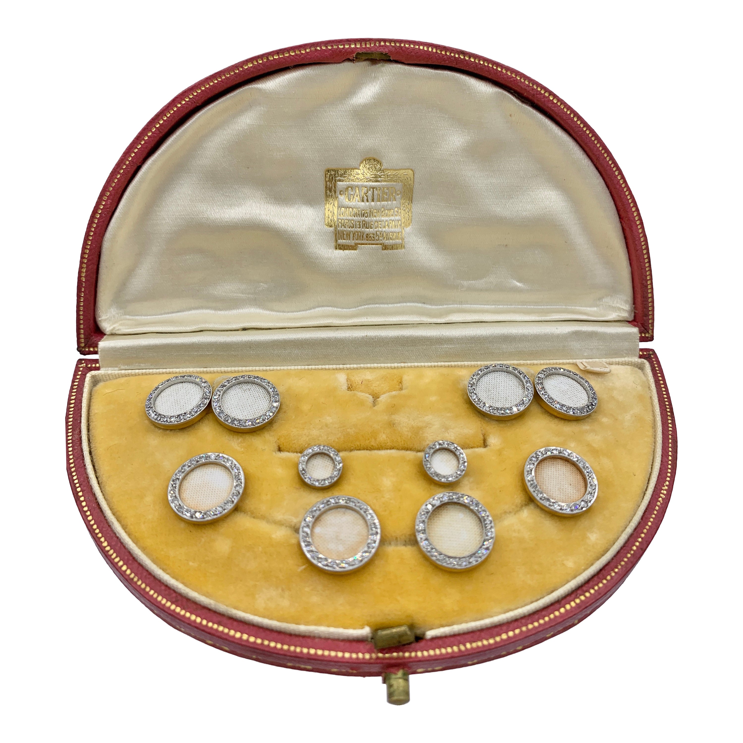 Cartier Diamant-Manschettenknöpfe und Ohrstecker aus weißer Emaille im Art déco-Stil von 1910