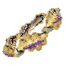 Bracciale in oro a due colori con diamanti e rubini del 1950