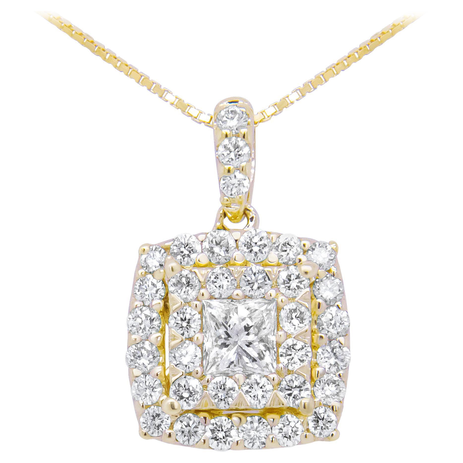 Collier à pendentif en or jaune 14 carats avec double halo de diamants de 1/2 carat