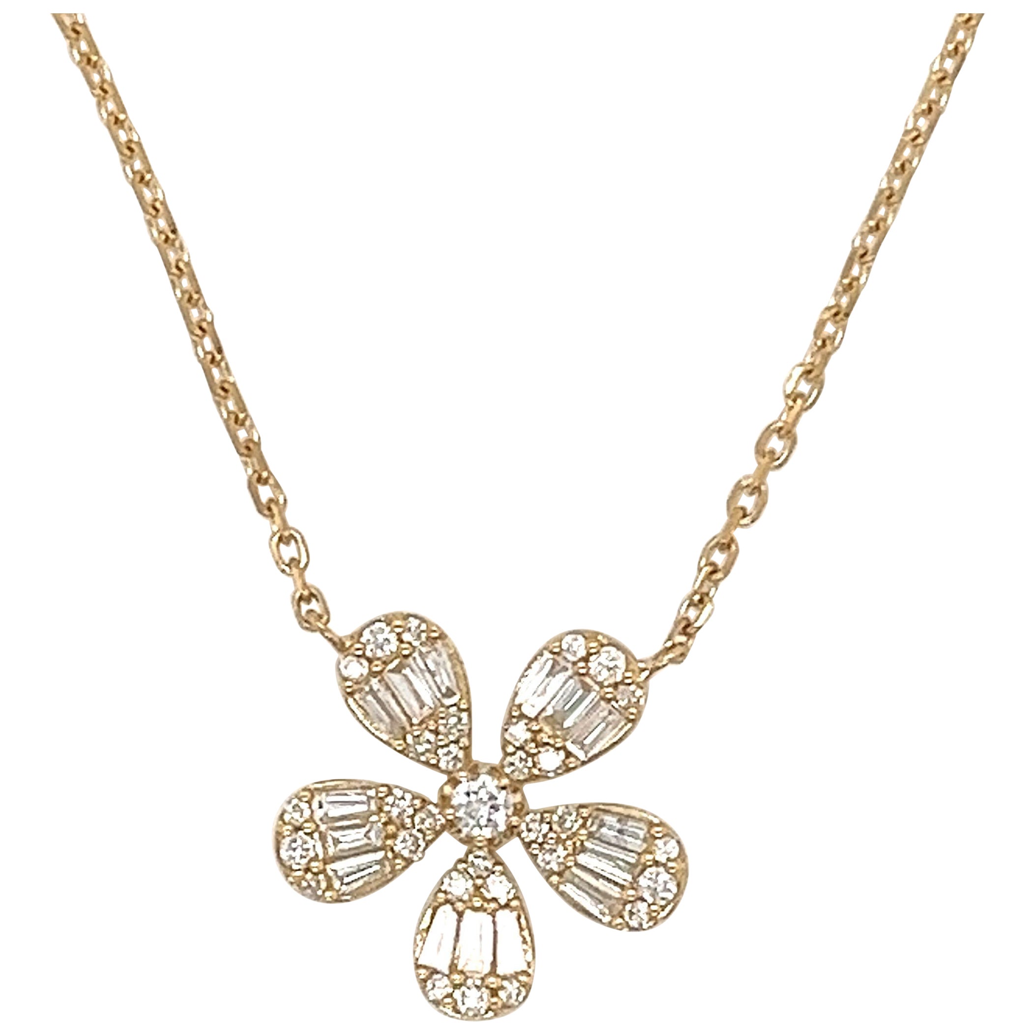 Diamond Clover Necklace in 18 Karat Yellow Gold For Sale