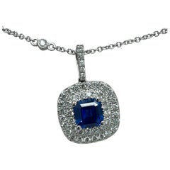 Ciondolo in oro bianco con zaffiro e diamante taglio Asscher
