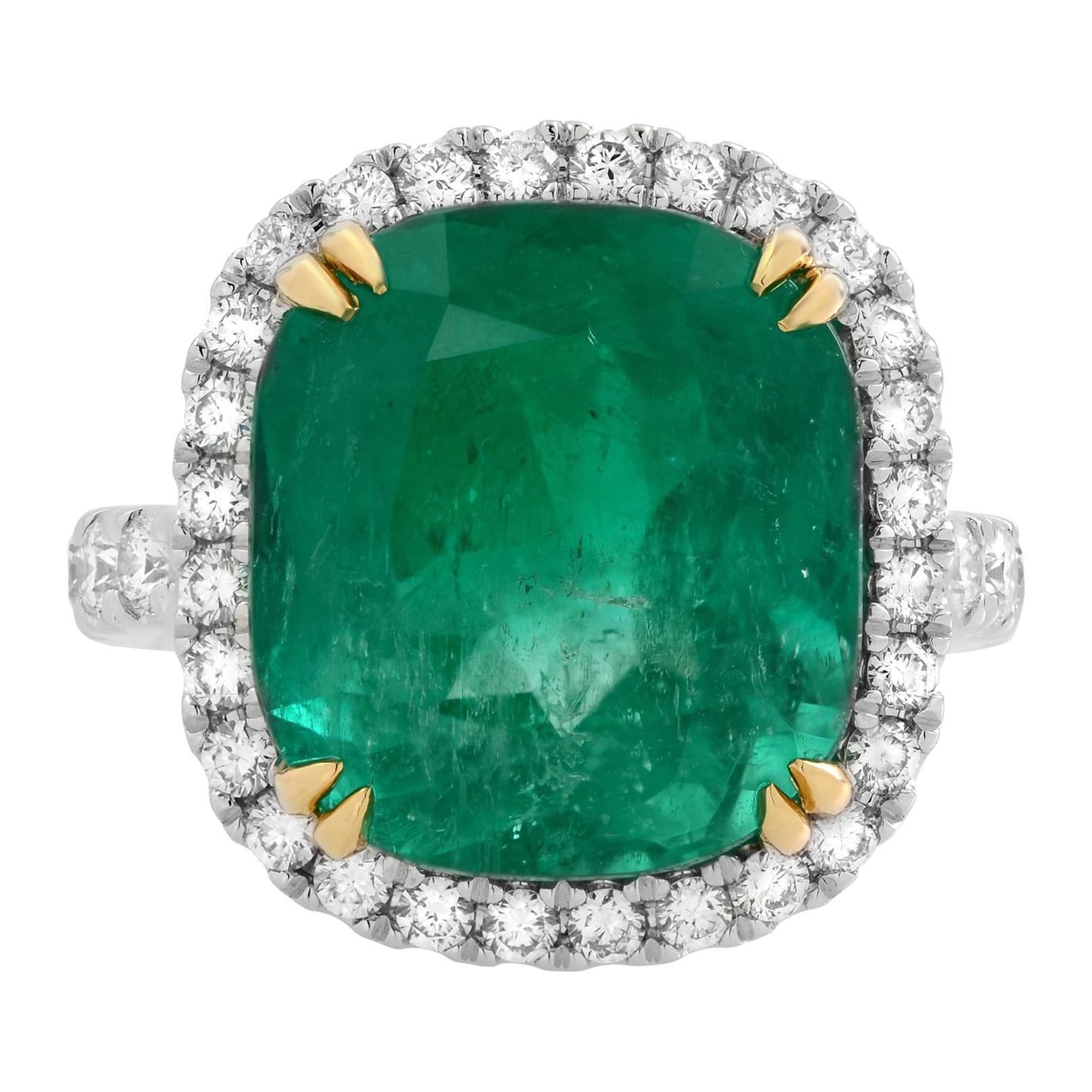 18 Karat White Gold 9.23ct Cushion Green Natural Emerald Diamond Halo Ring For Sale
