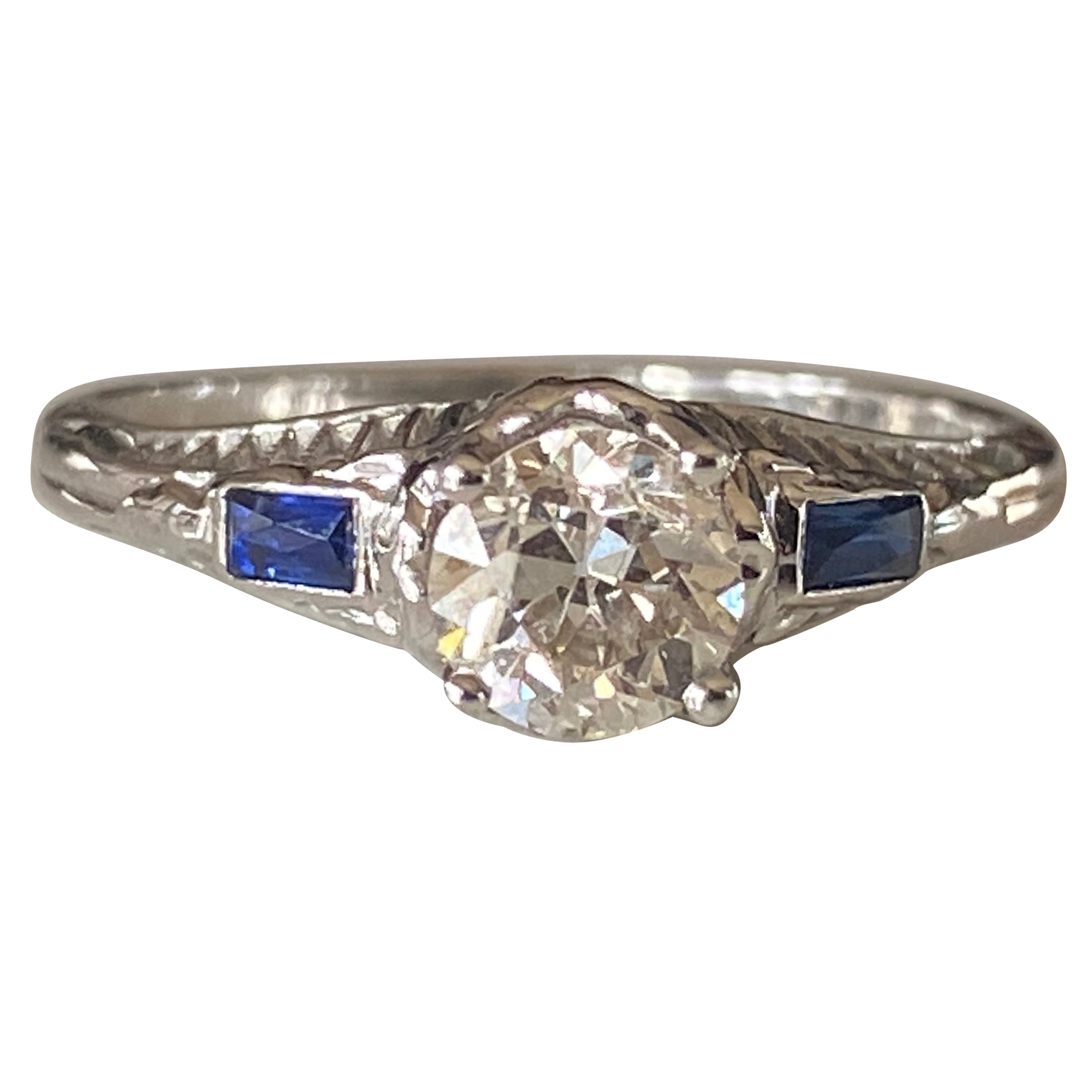 Filigraner Art déco-Ring mit Diamanten und Saphiren