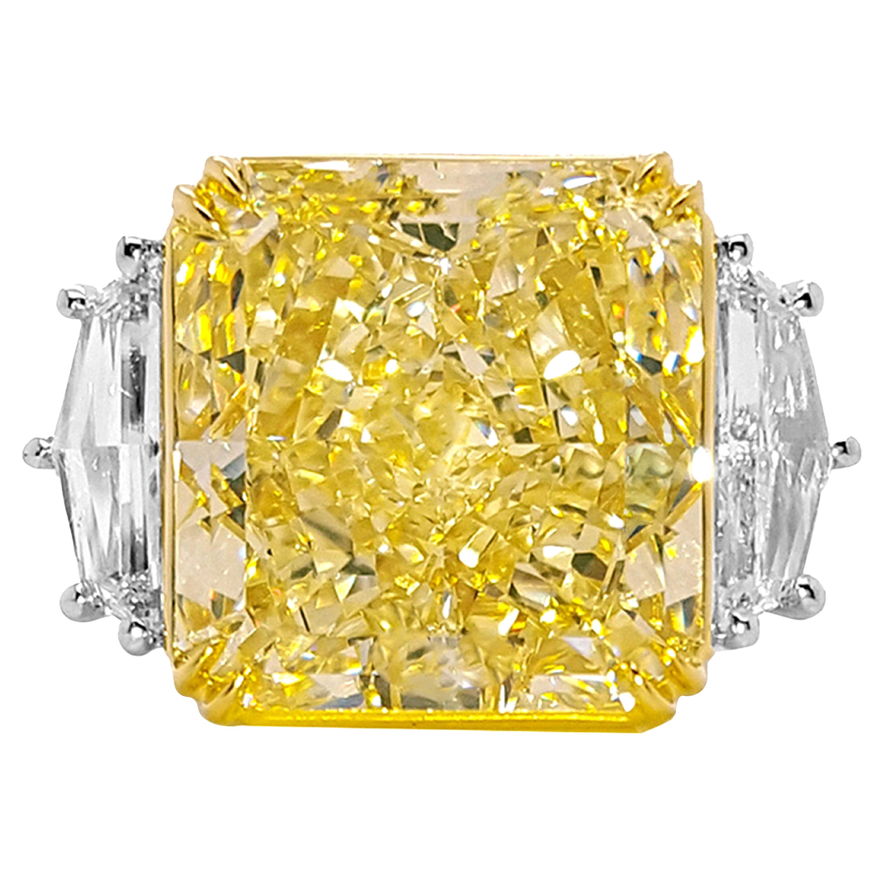 14 Carat Fancy Light Yellow Diamond Engagement Ring, 18K White Gold Gia Report For Sale