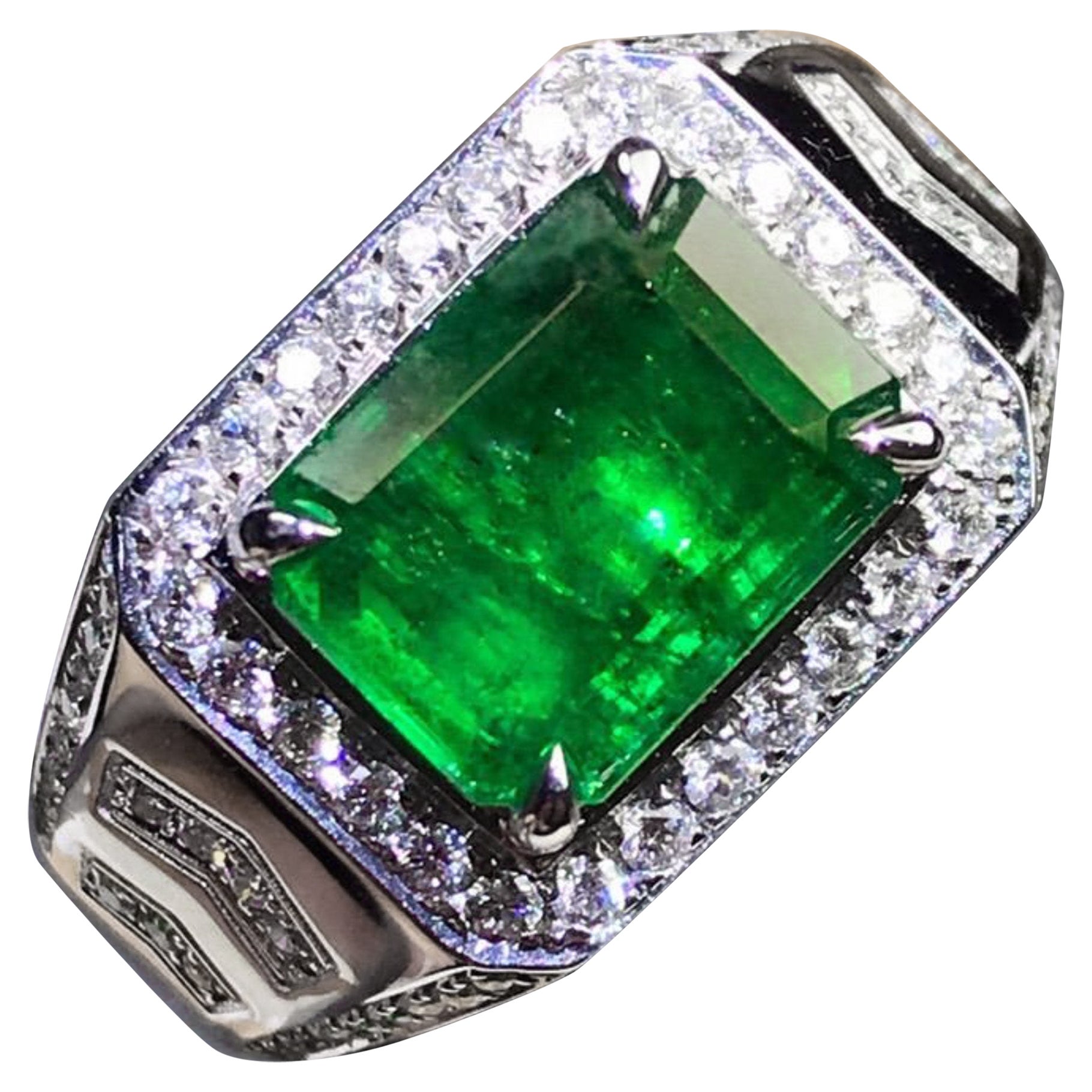 For Sale:  Certified 3 CT Natural Emerald Diamond Engagement Ring in 18K Gold For Men's