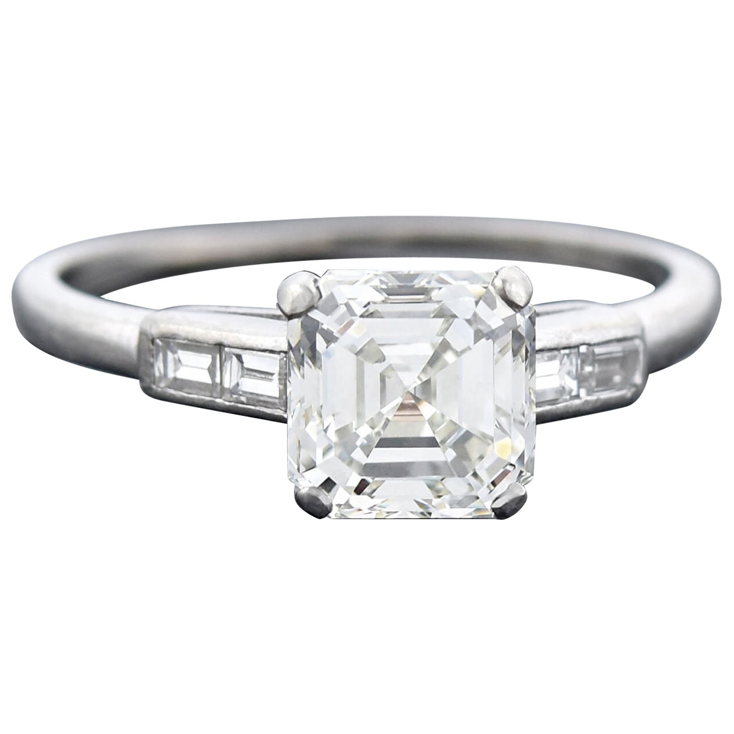 Bague de fiançailles Art déco en platine avec diamant taille Asscher de 1,50 carat