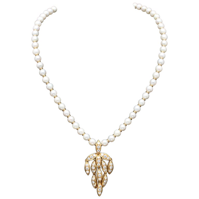 Unique Round Diamonds Pearl Pendant Necklace For Sale at 1stDibs