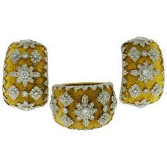 18K Gold Round-cut Diamond Earrings and Ring Set with Lace like Design 3