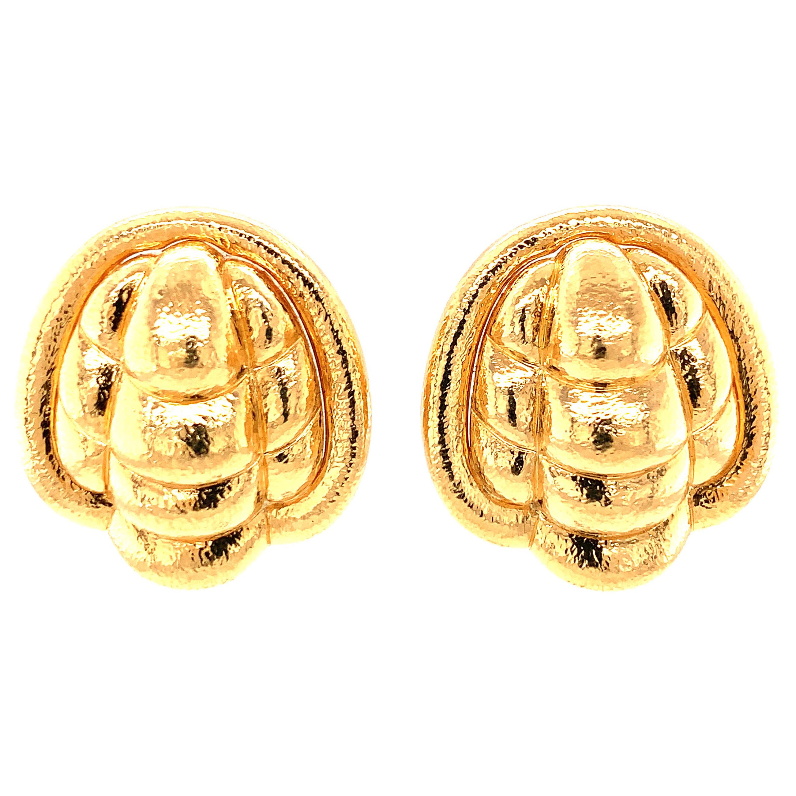 Hammered 18k Yellow Gold Earrings, circa 1960s For Sale