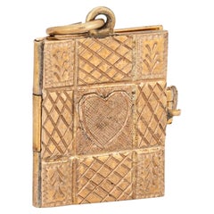 Retro Heart Picture Locket Opens 14k Yellow Gold Square Charm Estate Jewelry