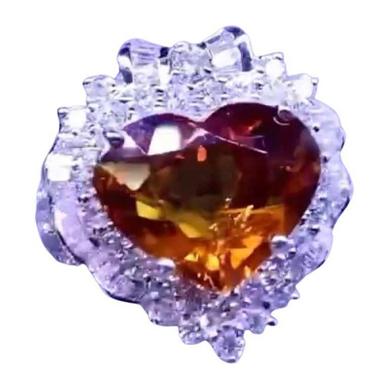Außergewöhnlich: Zertifizierter 7,25 Karat Saphir und Diamanten auf Ring  im Angebot