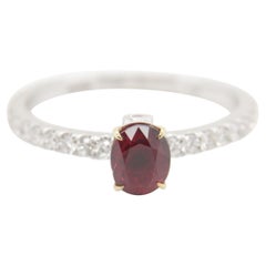 Anillo de sangre de paloma de rubí birmano sin calor certificado GRS de 0,87 quilates en oro de 18 quilates