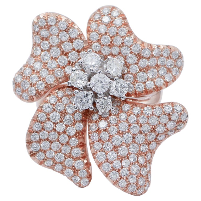 Diamonds, 18 Karat Rose Gold Flower Shape Ring For Sale at 1stDibs