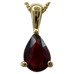 Collana con ciondolo solitario in oro 18k con spinello rosso naturale taglio pera a goccia