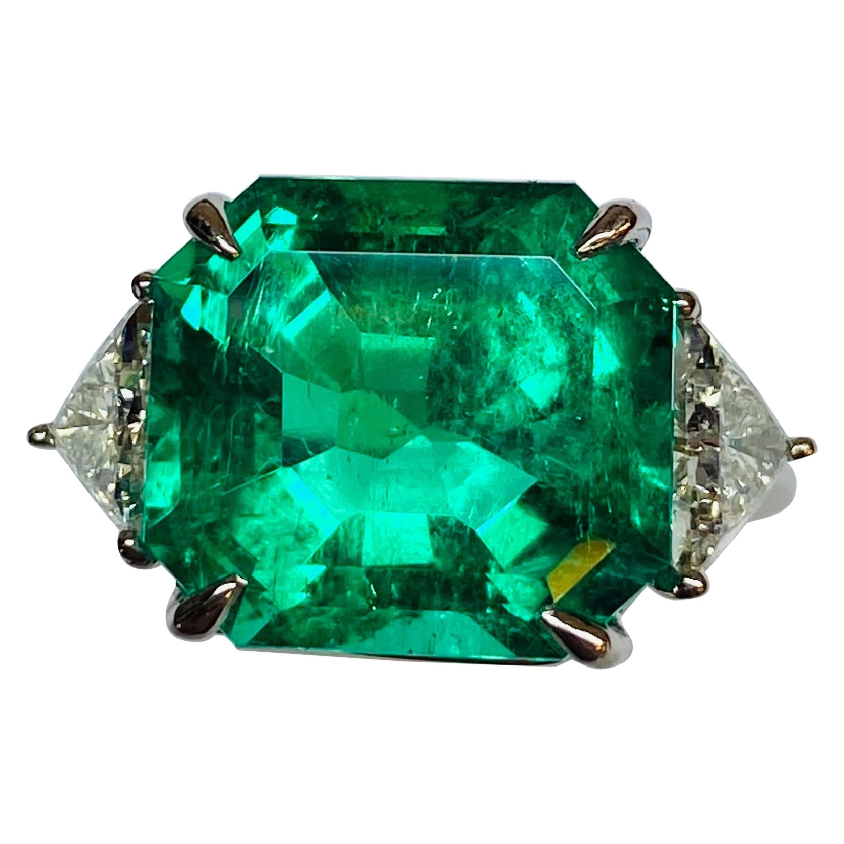 Emilio Jewelry Gubelin Certified 10.02 Carat Muzo Colombian Emerald Ring For Sale