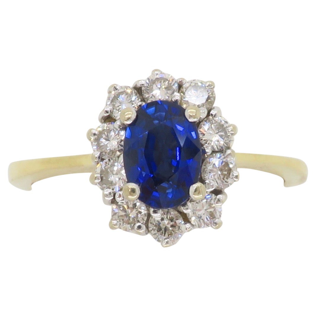 Gia-zertifizierter blauer Saphir- und Diamant-Halo-Ring aus 18 Karat