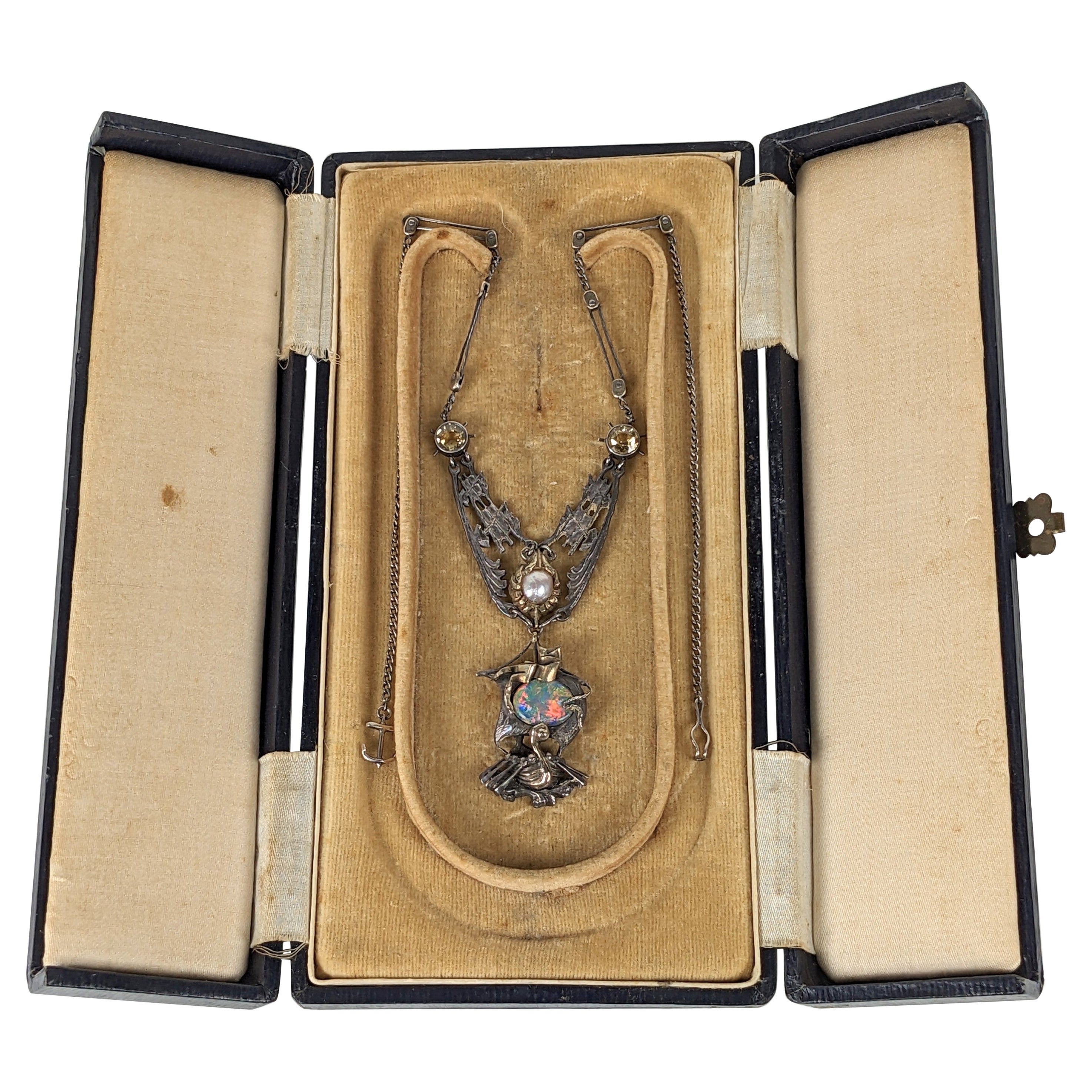 Wichtige Arts and Craft Schwarze Opal Galeone Halskette