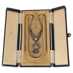 Wichtige Arts and Craft Schwarze Opal Galeone Halskette