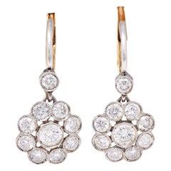 18 Karat zweifarbige florale Cluster-Ohrringe mit 1,50 Karat Diamanten