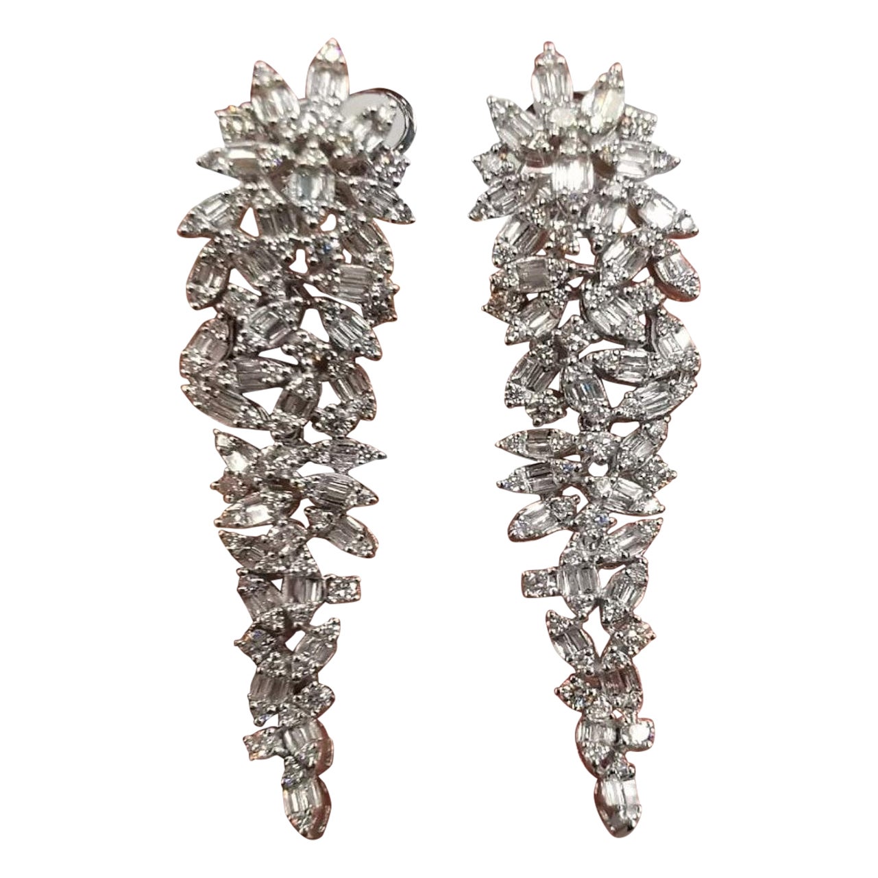 NWT $18, 599 Magnificent 18KT Gold Fancy Cascading Diamond Drape Drop Earrings For Sale