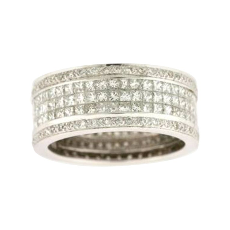 Grand Sample Sale Ring Featuring Vanilla Diamonds Set in 14k Vanilla Gold For Sale