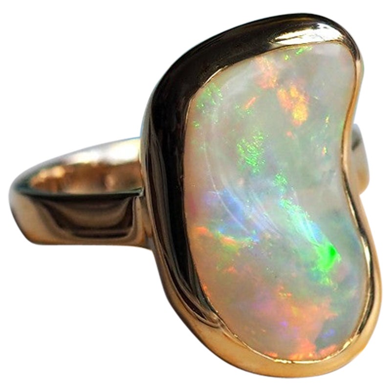 Opal-Goldring im Art nouveau-Stil mit natürlichem Edelstein im Angebot