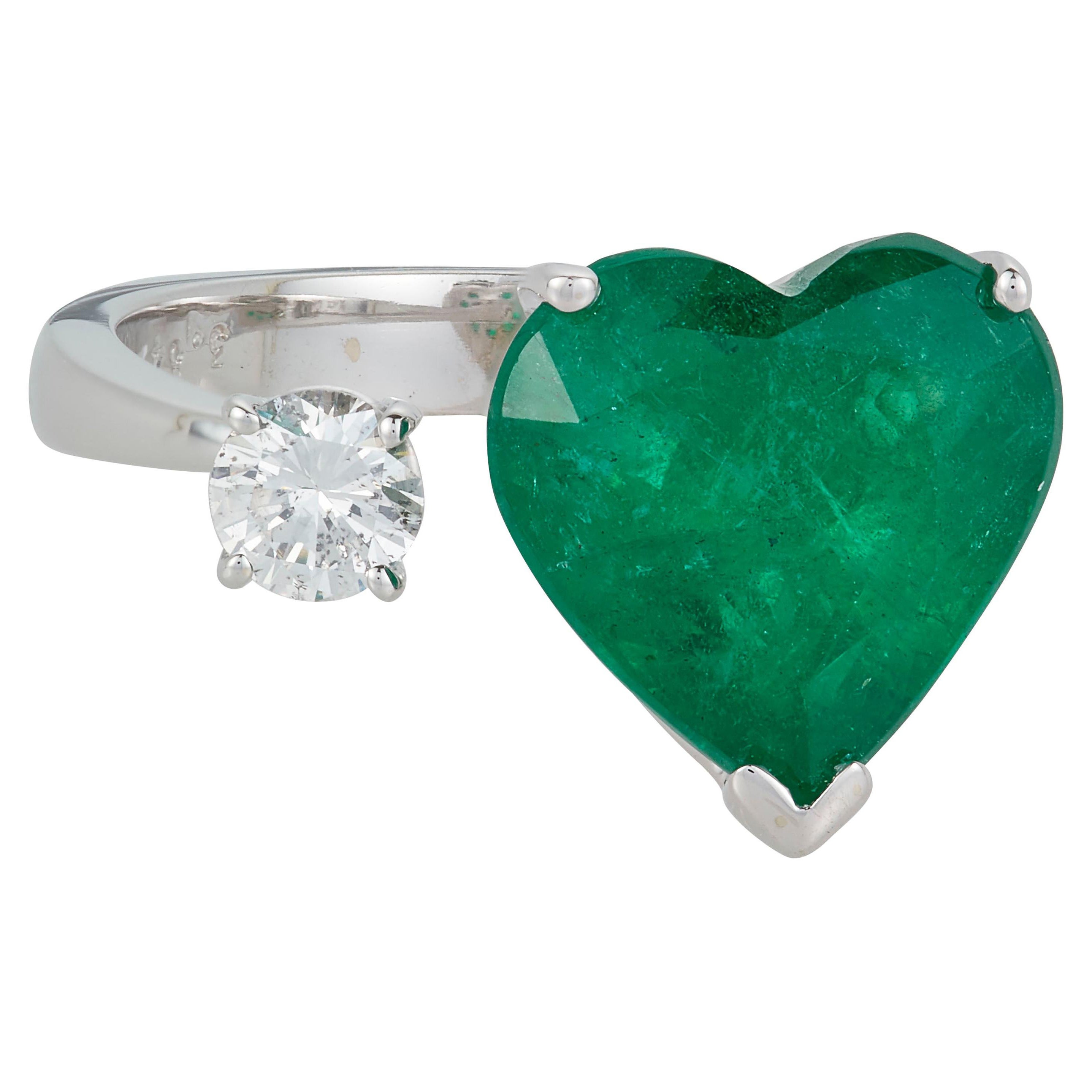 3.84 Carat Heart Shape Emerald Diamond Toi et Moi Ring 14 Karat White Gold For Sale