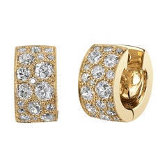 Orecchini a lobo Jenni Cobblestone Huggie, realizzati a mano da Single Stone