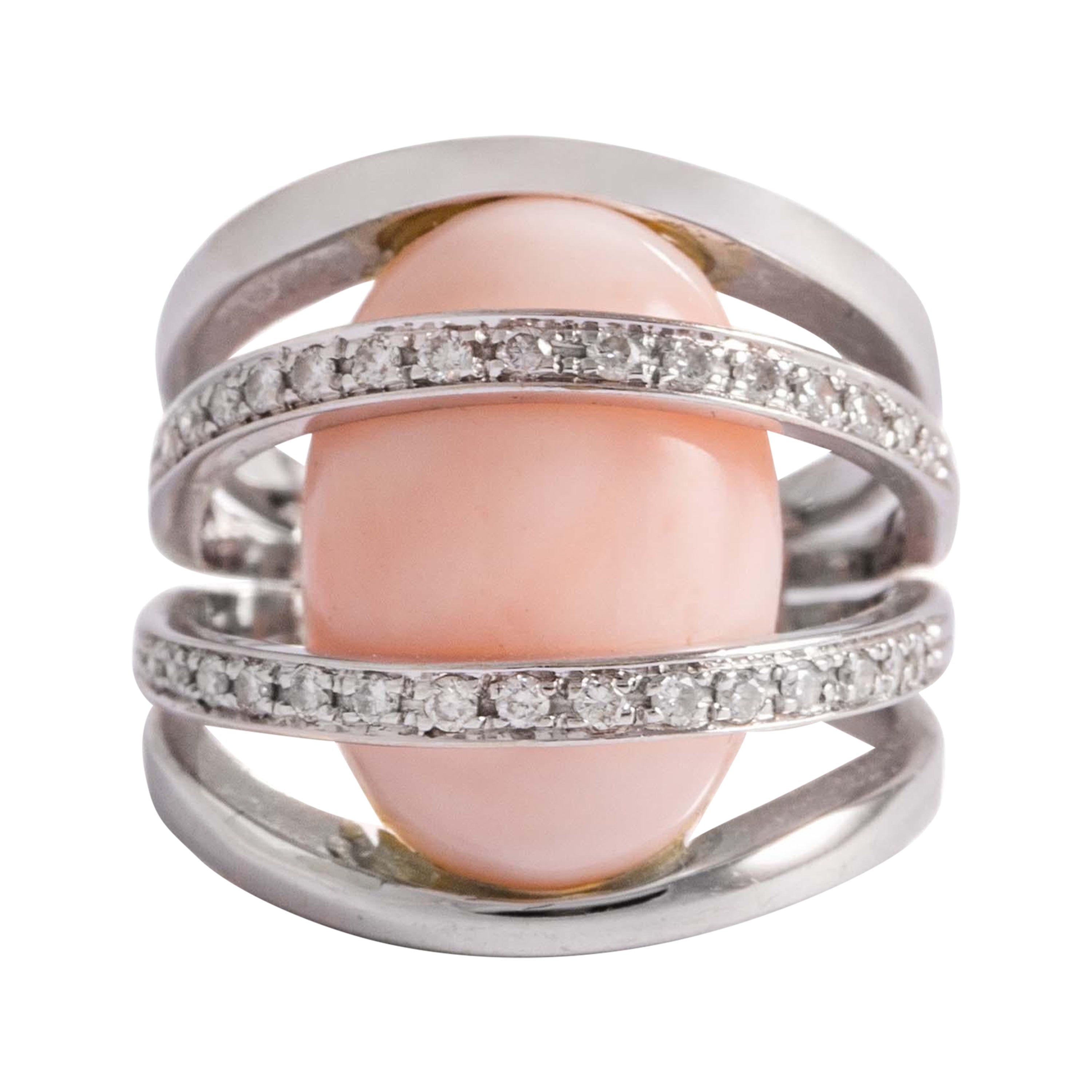 White Gold Ring Set with Round-Cut Diamonds and Holding a Pink Hardstone