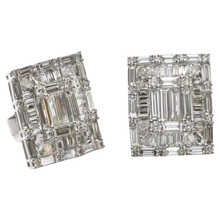 Seltene 18 Karat Weißgold Fancy Große 4 Karat Smaragdschliff Diamant-Ohrringe $39,153 im Angebot