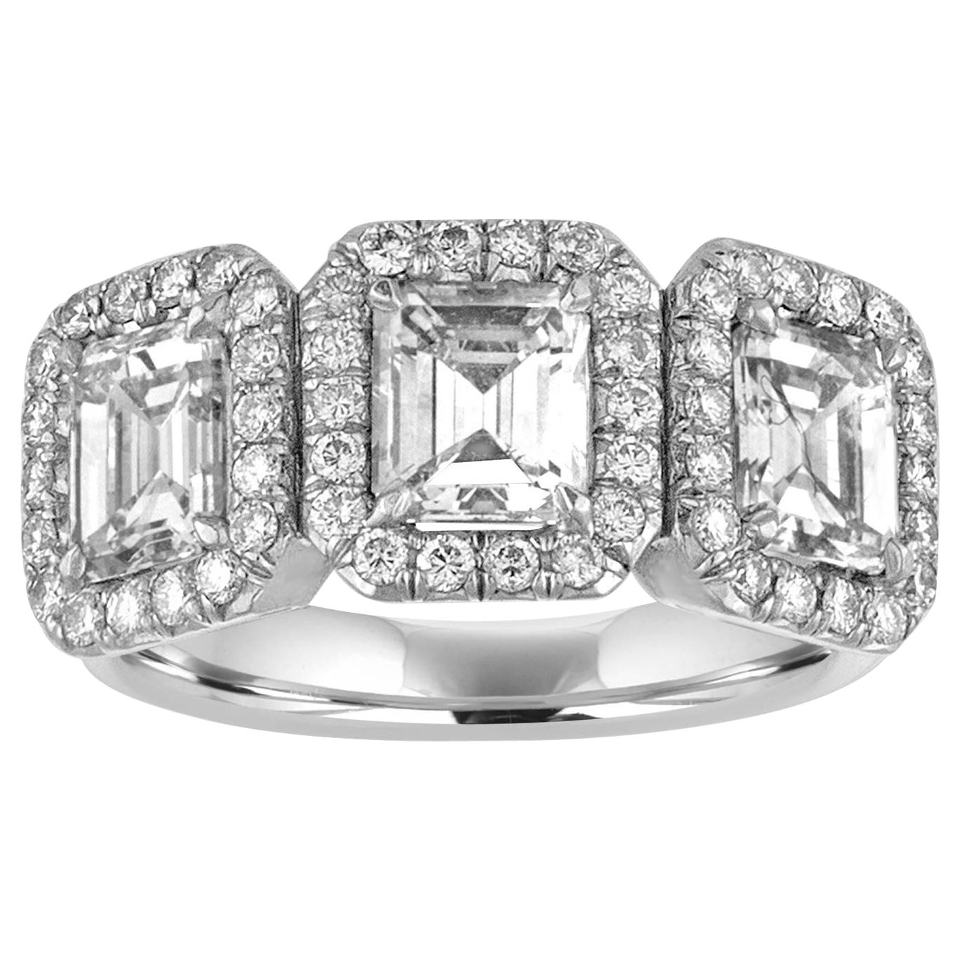 2.80 Carats Diamond Three Stone Emerald Cut Gold Ring For Sale