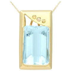 Colgante húngaro de aguamarina y diamantes de 29,50 quilates y oro amarillo de 14 quilates