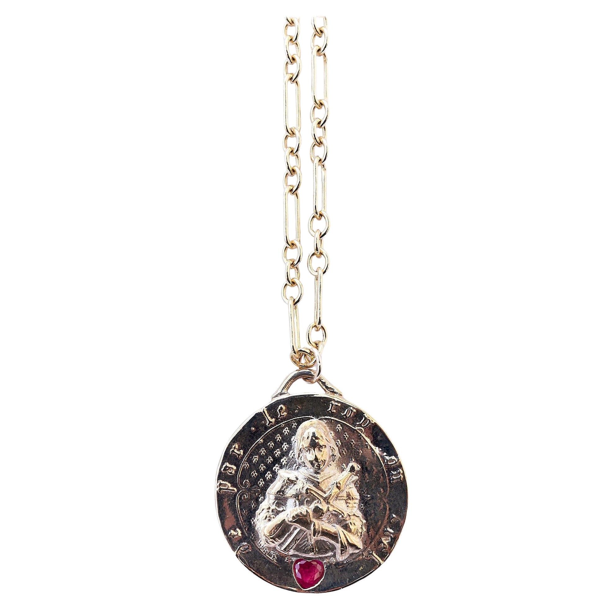 Chaîne collier médaille en forme de cœur spirituel en rubis Joan of Arc de J Dauphin en vente