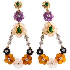 Boucles d'oreilles Art Nouveau fleurs en or jaune avec diamants blancs, émeraudes et améthystes