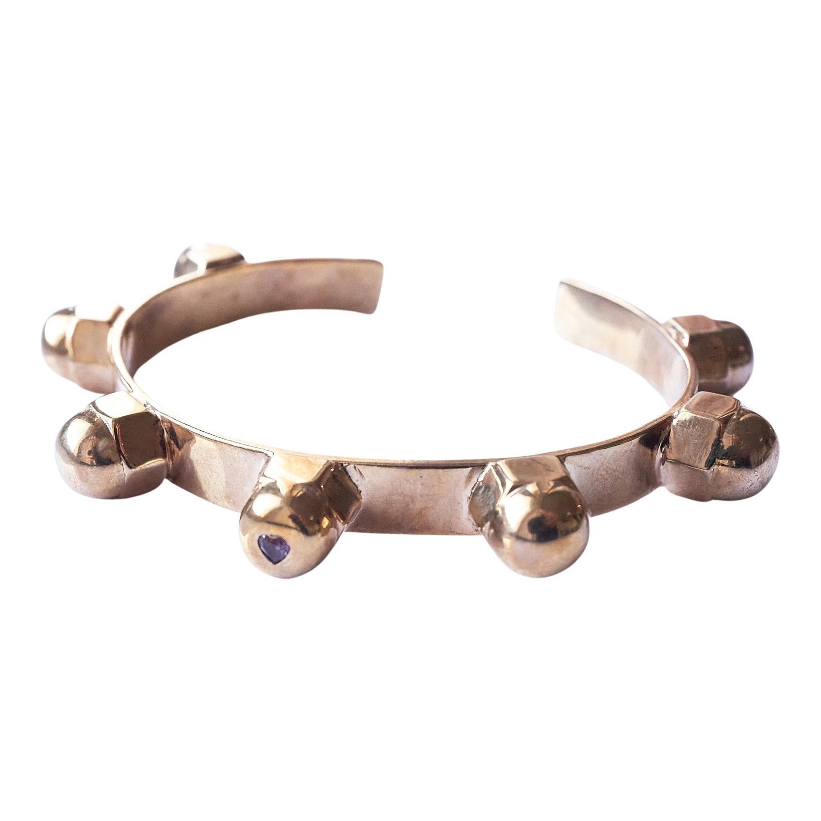 Bracelet manchette en forme de cœur en alexandrite avec clous en bronze J Dauphin