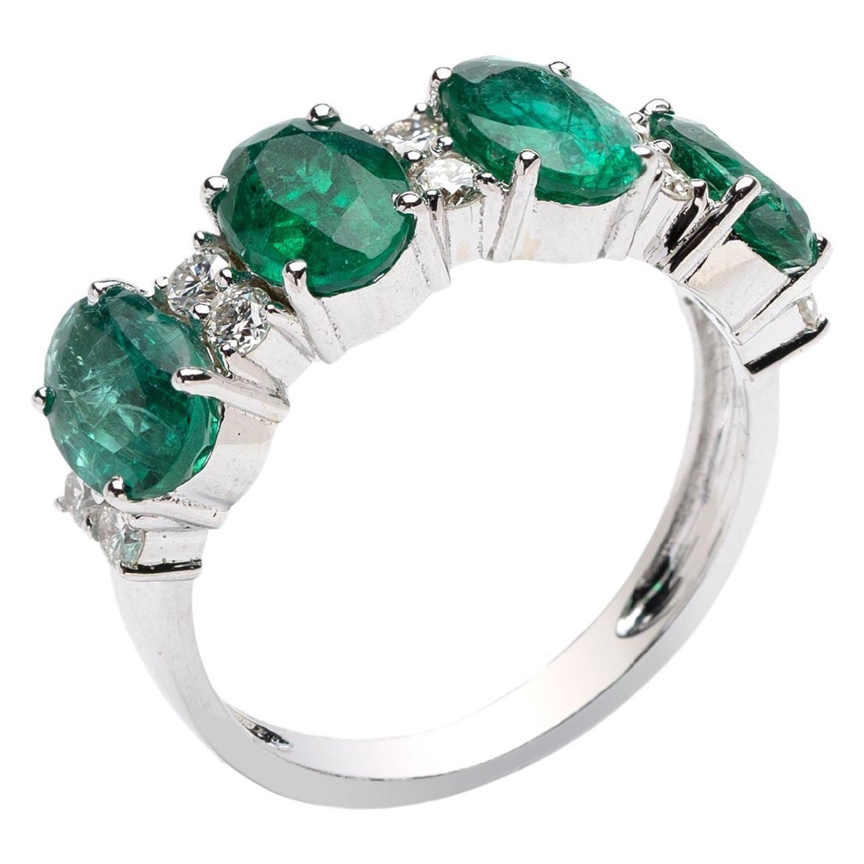 Natural Zambian Ring with 3 Carats Emeralds and 0.42 Carats Diamond /14k For Sale