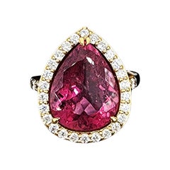 Anello con rubellite naturale e diamanti da 7,75 carati
